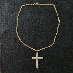 Woman’s necklace with cross